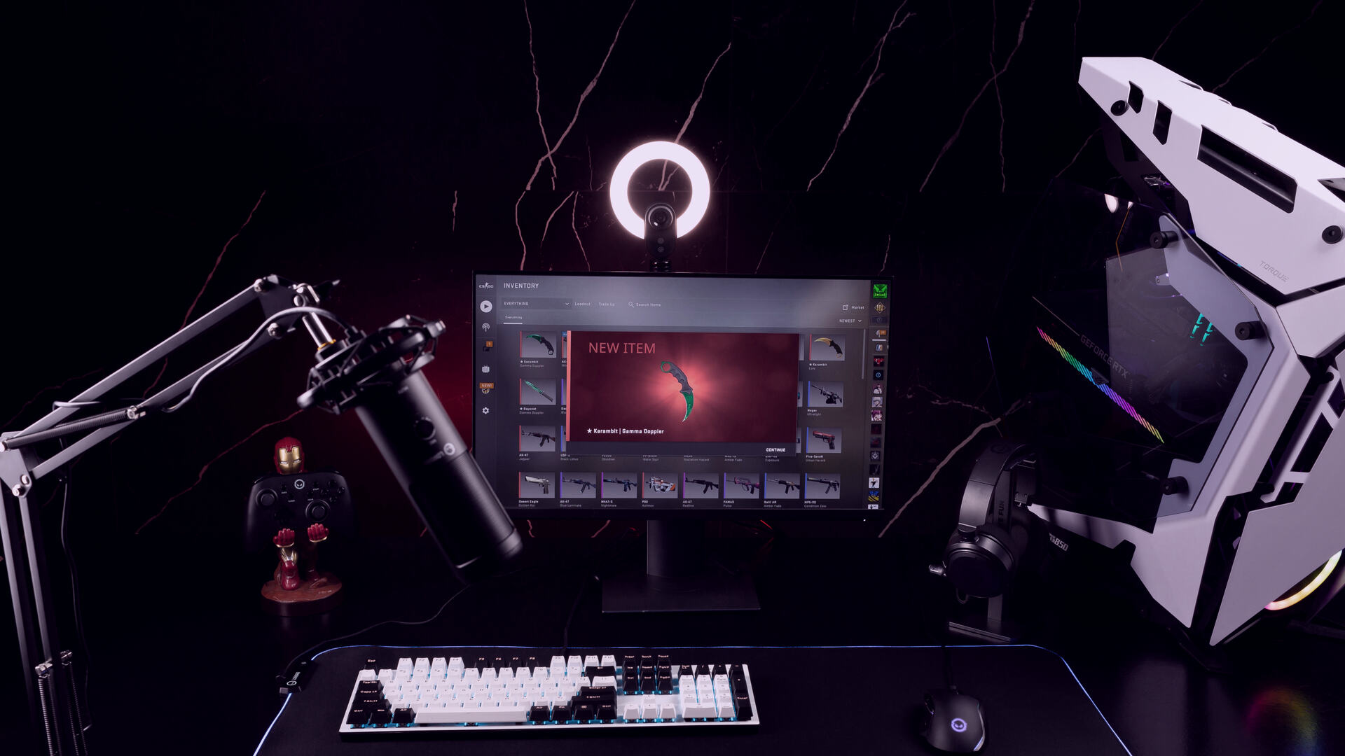 Stanowisko streamingowe LORGAR — mikrofon na ramieniu, lampa pierścieniowa, klawiatura i monitor